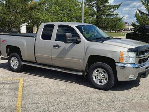 Used 2008 Chevrolet Silverado 2500 LT w/ 2LT Convenience Package AWD/4WD image 2