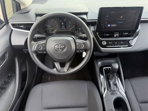 Used 2025 Toyota Corolla LE image 12