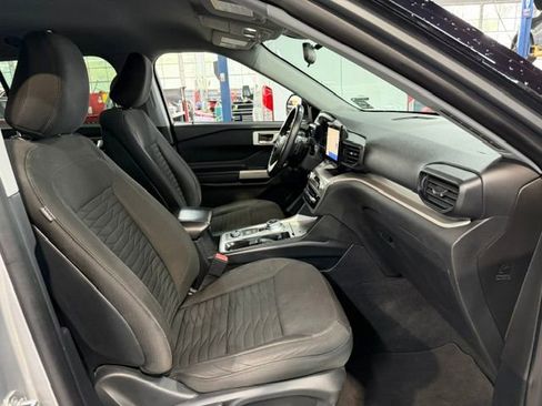Used 2020 Ford Explorer XLT w/ Comfort Package AWD/4WD image 12