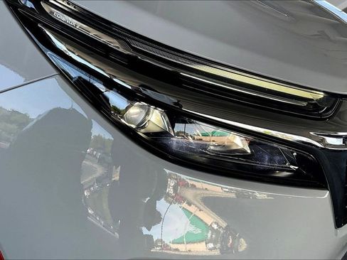 Used 2023 Chevrolet Equinox Premier AWD/4WD image 32