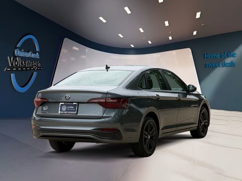 Certified 2024 Volkswagen Jetta SE FWD image 4