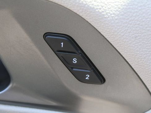 Used 2023 Chrysler Pacifica Touring-L FWD image 28