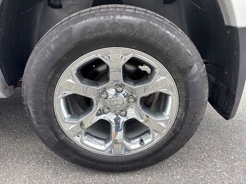 Used 2017 RAM 1500 Laramie w/ Convenience Group AWD/4WD image 19