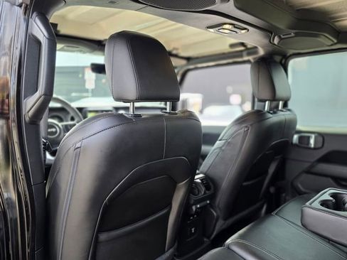 Used 2023 Jeep Wrangler Unlimited Sahara image 18