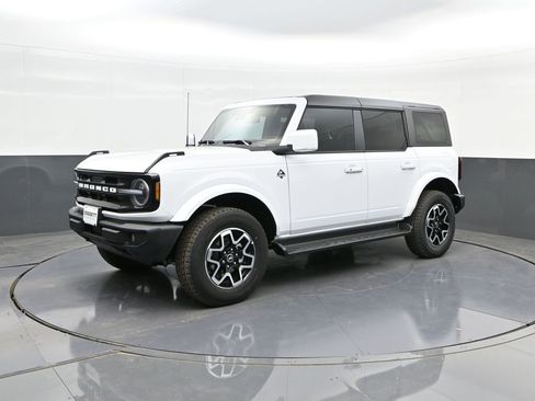 New 2025 Ford Bronco Outer Banks image 32
