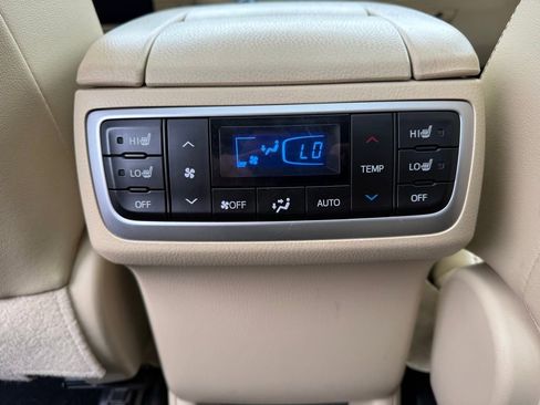 Used 2018 Toyota Highlander Limited Platinum image 17