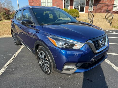 Used 2019 Nissan Kicks SR image 14