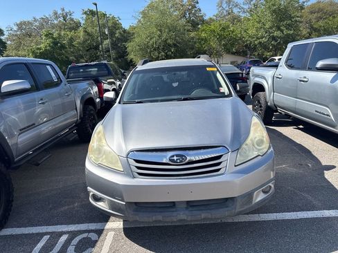 Used 2011 Subaru Outback 3.6R Premium AWD/4WD image 2