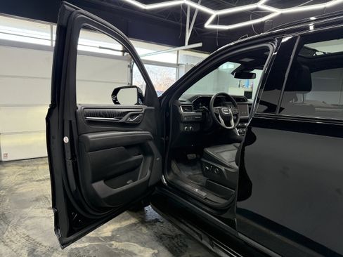 Used 2024 GMC Yukon XL Denali image 12