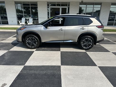 Used 2026 Nissan Rogue Platinum w/ Platinum Premium Package AWD/4WD image 1
