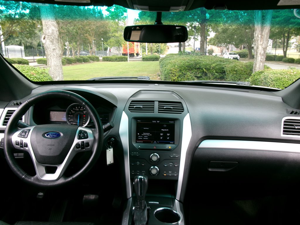 Used 2011 Ford Explorer XLT w/ 202A Rapid Spec Order Code FWD image 15