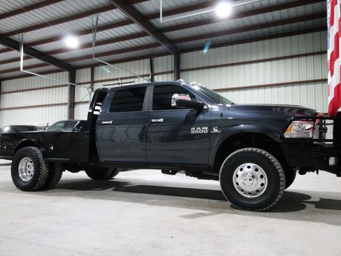 Used 2018 RAM 3500 Laramie w/ Convenience Group AWD/4WD image 15