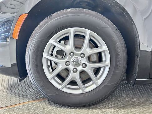 Used 2023 Chrysler Pacifica Touring-L image 30