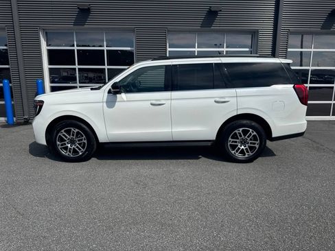 Used 2025 Ford Expedition Active AWD/4WD image 2