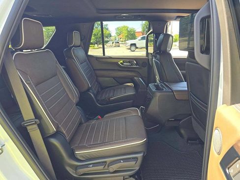 Used 2026 GMC Yukon Denali Ultimate AWD/4WD image 11