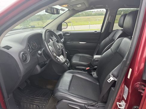 Used 2017 Jeep Compass Latitude AWD/4WD image 3
