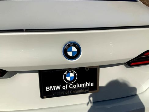 Used 2026 BMW 550e xDrive w/ Executive Package image 15