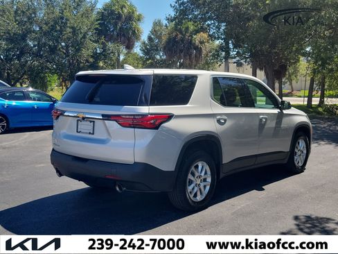Used 2022 Chevrolet Traverse LS FWD image 6