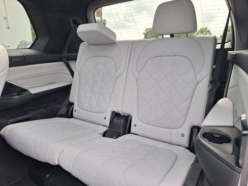 Used 2023 BMW X7 xDrive40i w/ Executive Package AWD/4WD image 13