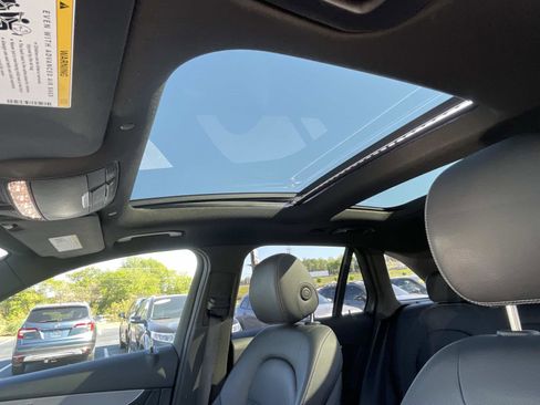 Used 2021 Mercedes-Benz GLC 300 4MATIC w/ AMG Line image 20