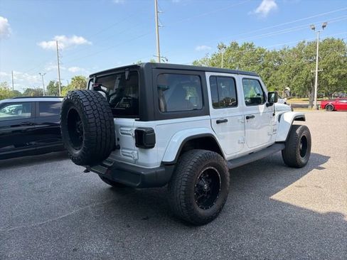 Used 2018 Jeep Wrangler Unlimited Sahara AWD/4WD image 5
