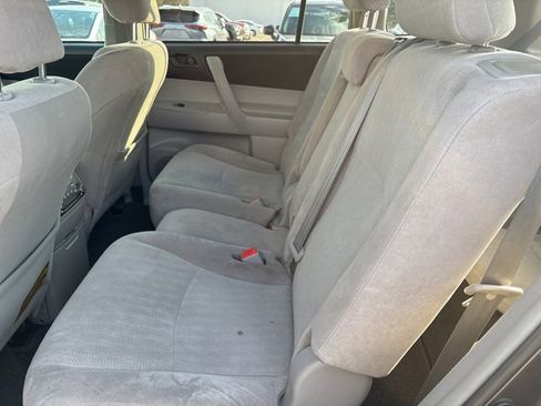 Used 2011 Toyota Highlander 2WD w/ Cold Weather Pkg image 5