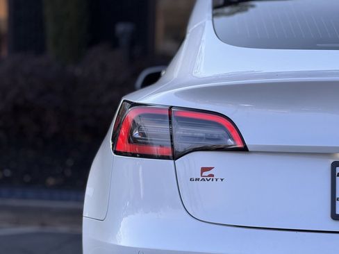 Used 2020 Tesla Model 3 Standard Range Plus image 16