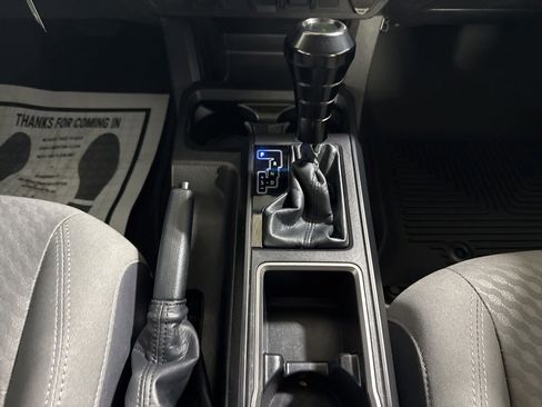 Used 2022 Toyota Tacoma SR AWD/4WD image 26
