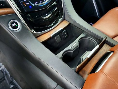 Used 2019 Cadillac Escalade Premium Luxury AWD/4WD image 17