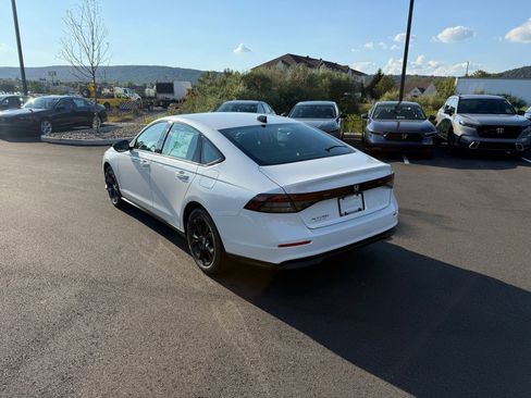 New 2025 Honda Accord SE image 3
