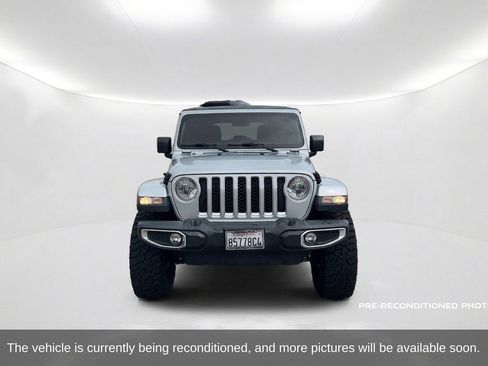 Used 2023 Jeep Gladiator Overland AWD/4WD image 2