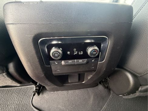 Used 2025 GMC Yukon Denali AWD/4WD image 26