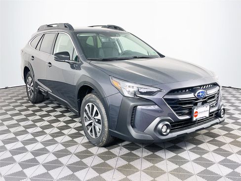 Used 2025 Subaru Outback Premium AWD/4WD image 1