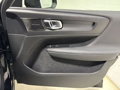 Used 2021 Volvo XC40 T5 R-Design w/ Climate Package image 36