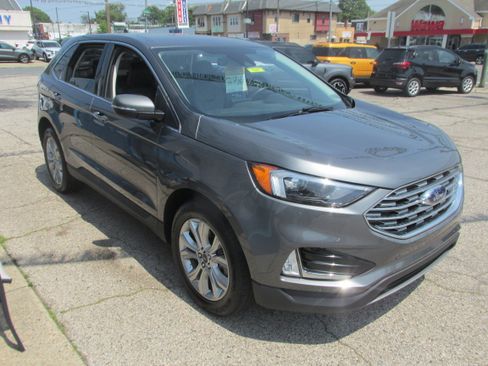 Certified 2024 Ford Edge Titanium image 3