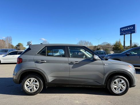 Used 2021 Hyundai Venue SE image 6