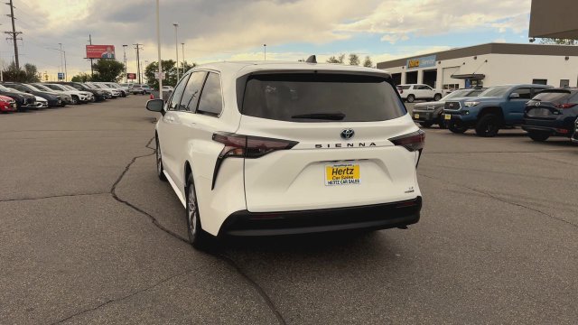 Used 2024 Toyota Sienna LE FWD image 7