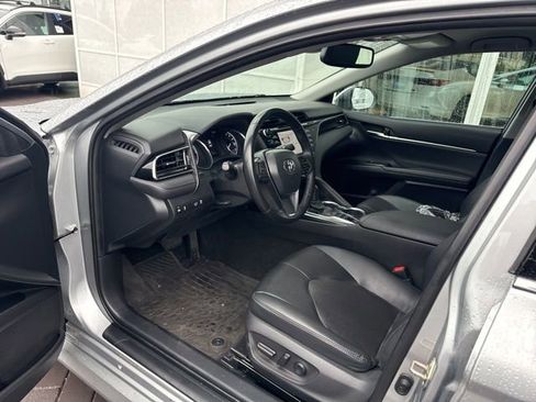 Used 2020 Toyota Camry XLE image 4