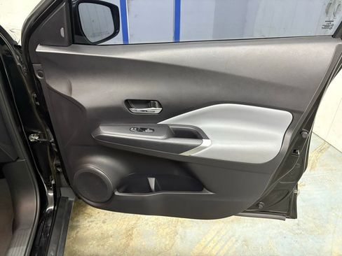 Used 2023 Nissan Kicks SR w/ SR Premium Package image 16