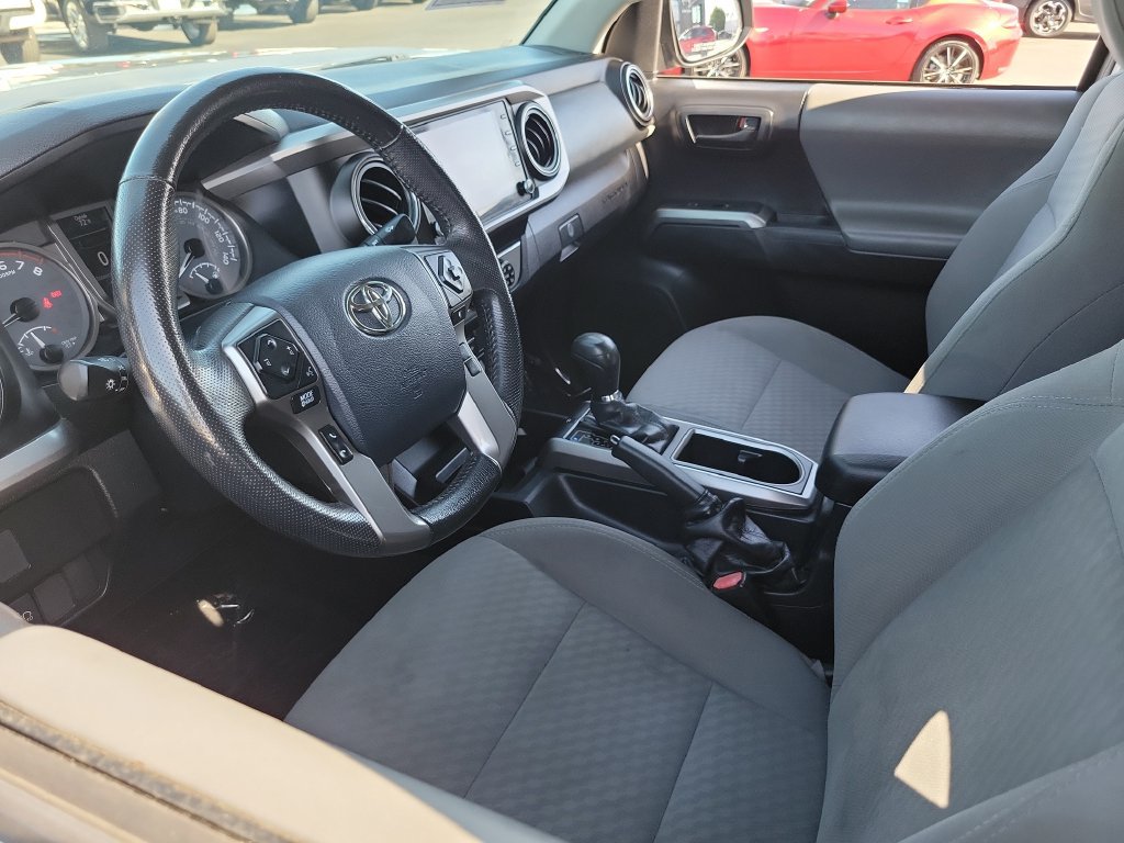 Used 2020 Toyota Tacoma SR5 RWD image 3