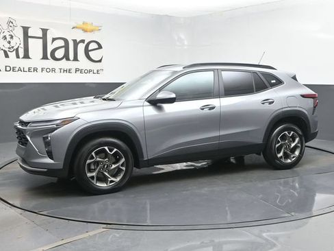 Used 2025 Chevrolet Trax LT w/ Driver Confidence Package FWD image 34