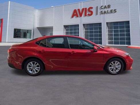 Used 2025 Toyota Camry LE FWD image 5