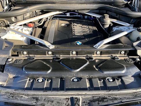 Used 2022 BMW X6 xDrive40i w/ M Sport Package image 31