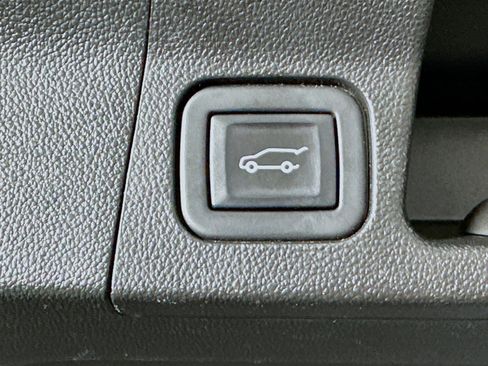 Used 2023 GMC Acadia SLT w/ Elevation Edition image 32