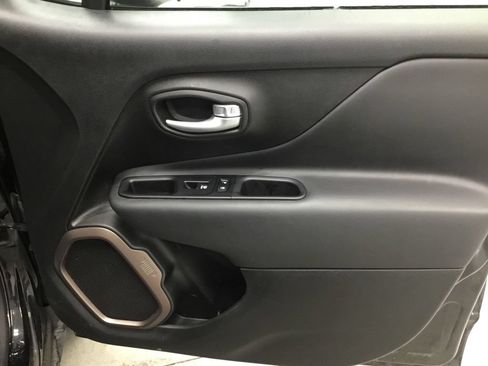 Used 2023 Jeep Renegade Latitude AWD/4WD image 35