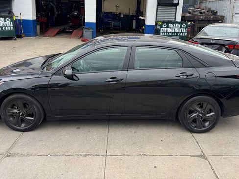 Used 2021 Hyundai Elantra SEL w/ Convenience Package FWD image 9