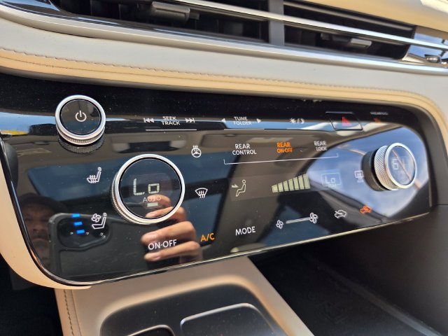 Used 2025 INFINITI QX60 Luxe w/ Vision Package FWD image 30