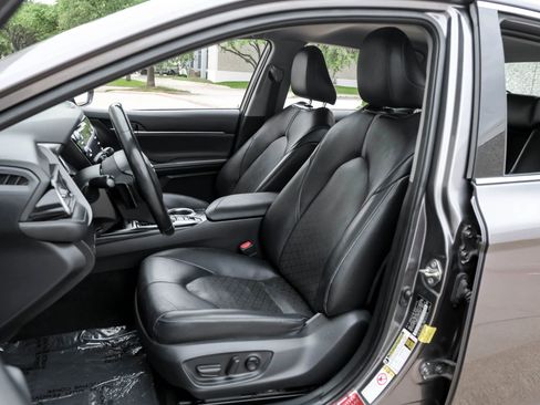 Used 2019 Toyota Camry XSE FWD image 34