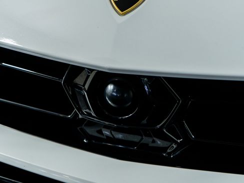 Used 2020 Lamborghini Urus image 24