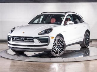Certified 2025 Porsche Macan image 1